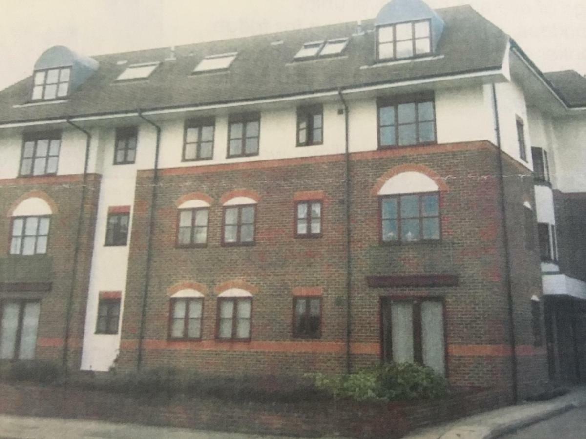 2 Bedrooms Apartment With Free Parking Lancing Exterior photo
